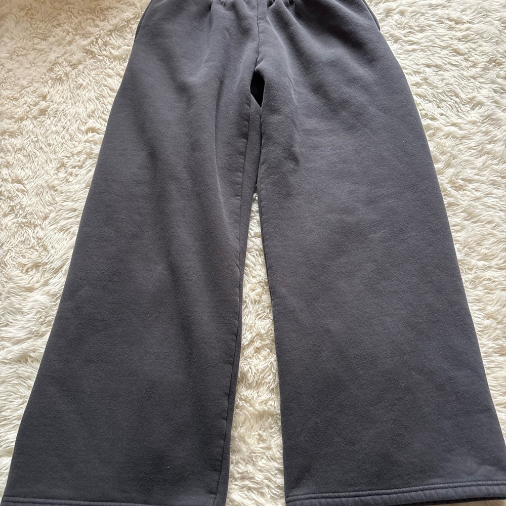 Edikted Gray Joggers with Pink Bows - Picture 4 of 16